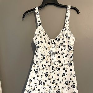 Brand NEW with tags women’s URBAN OUTFITTERS floral white romper size SMALL